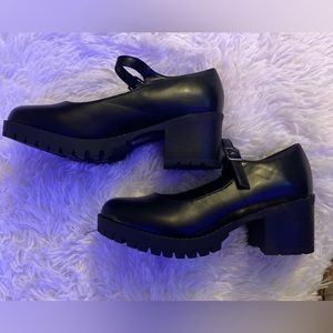 Black Mary Jane’s boutique style